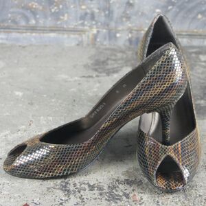 Stuart Weitzman 8M womens peep-toe heels, muti-colored snakeskin, made in Spain